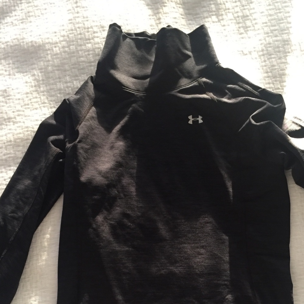 Turtleneck long sleeve workout shirt